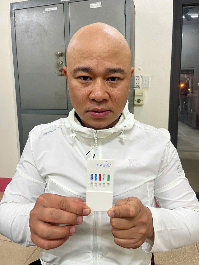 5968061388916300765291307205443465301238942n-17652764479591937062092 Tạm giam Phạm Anh Cường do dùng dao đuổi công an- Ảnh 1.