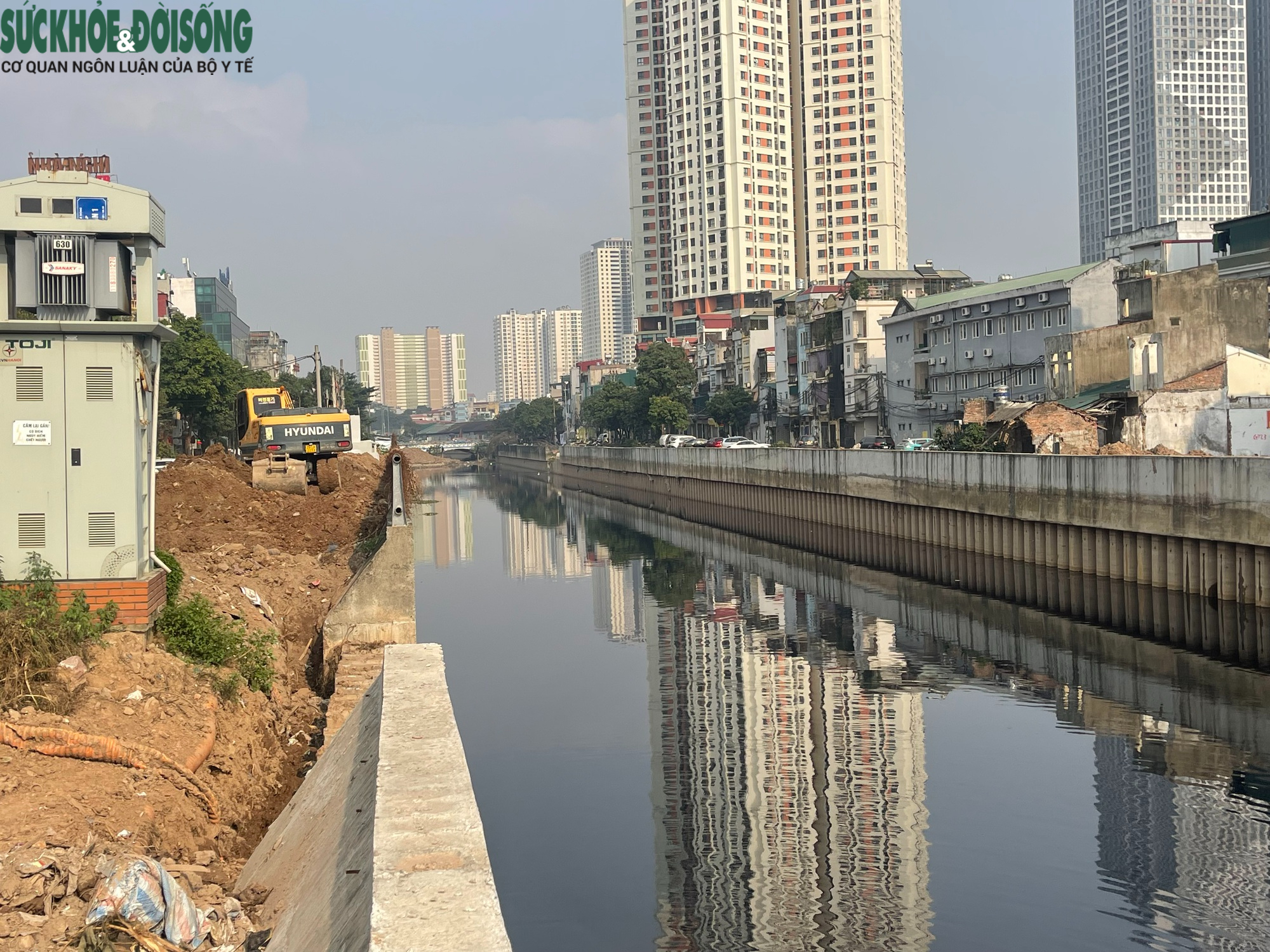 base64-1765270770818123100475 Dự án cứng hóa kênh La Khê, Hà Nội thi công không che chắn gây bụi và ô nhiễm- Ảnh 1.
